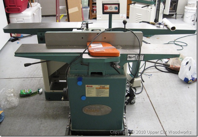 Comparison shot of Grizzly 8" jointer and Grizzly 6" jointer